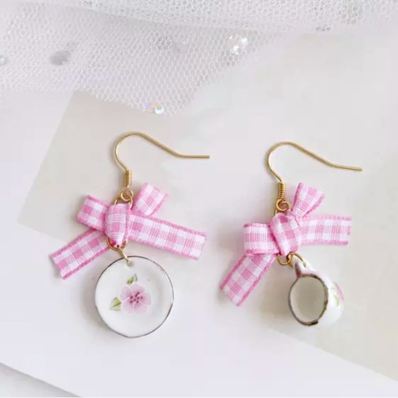 ModCloth Vintage Tea Party Set Earrings - Picture 4 of 6